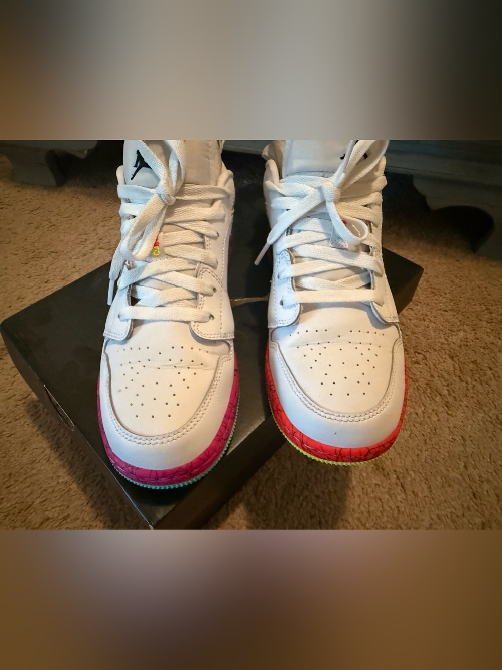 Authentic Air Jordan’s low lace sneakers 6Y fits 7.5/8 women’s $165.00 Nike - Picture 12 of 14